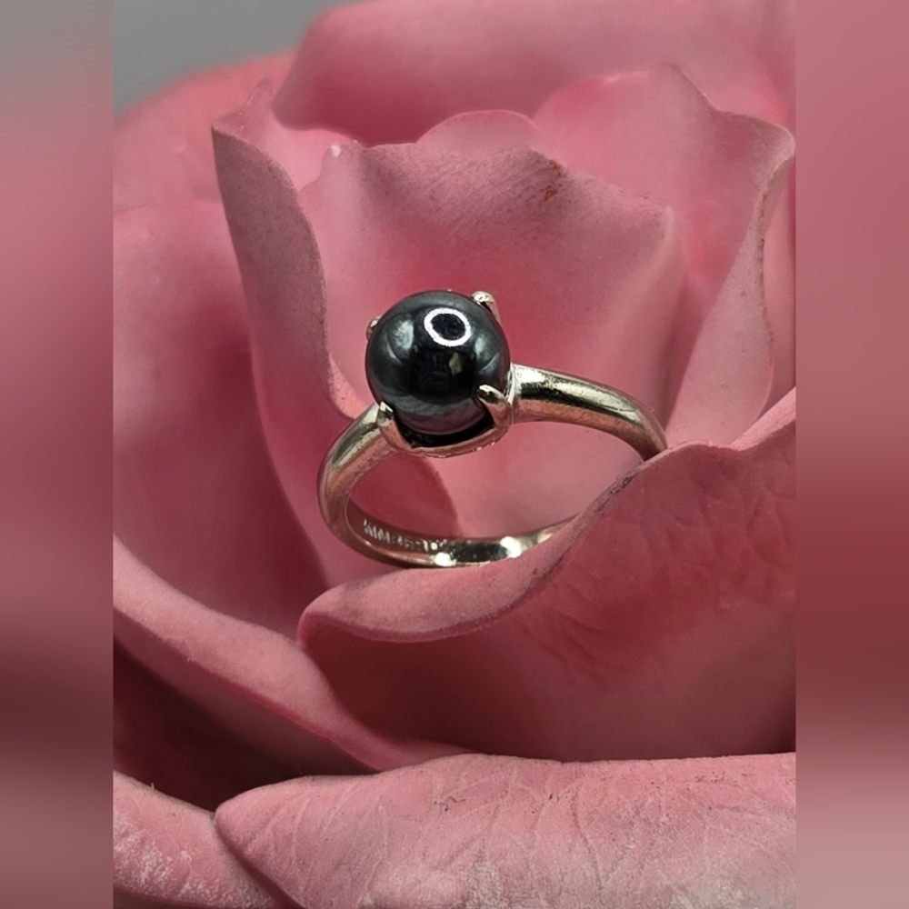 10k White Gold and Black Pearl Ring